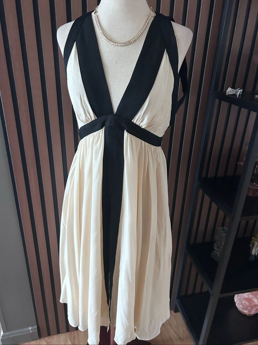 Reiss cocktail dress stylish black and off white color size 0 dinner dress silk